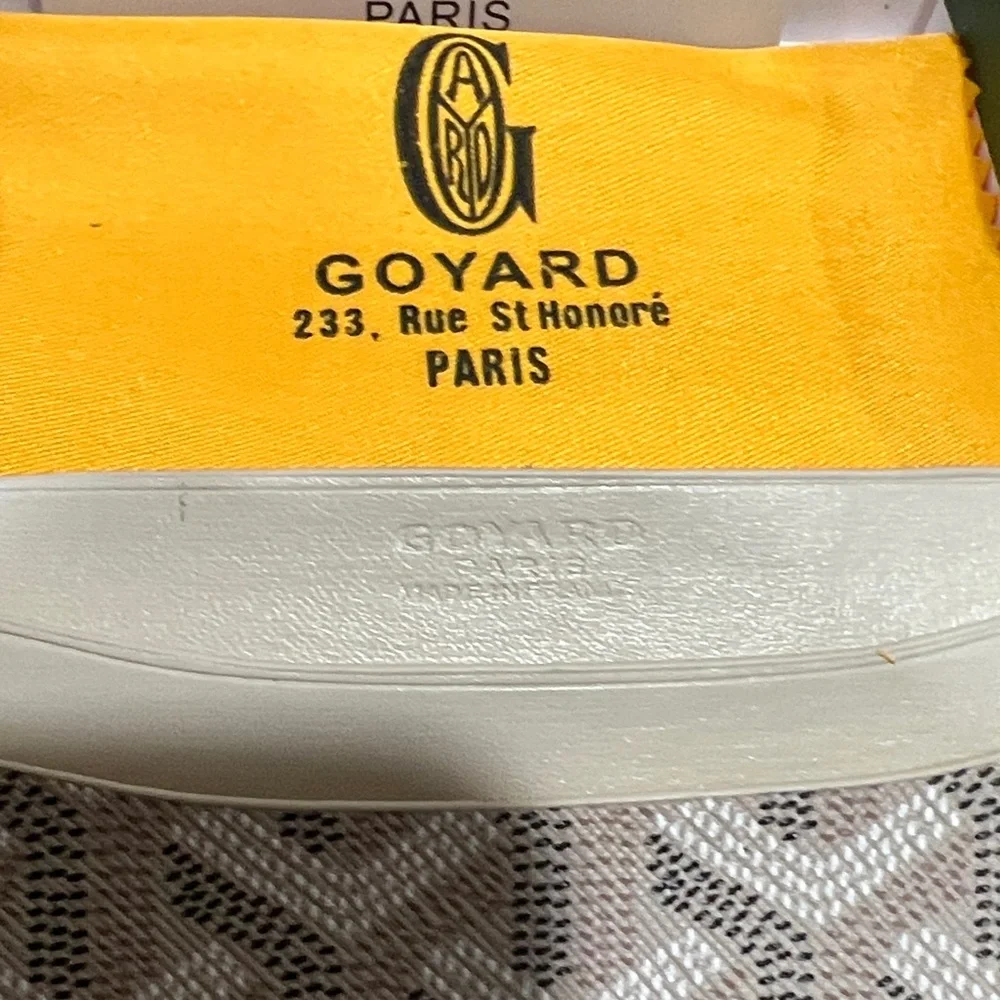 BRAND NEW Auth. Goyard White and Gray Card Holder